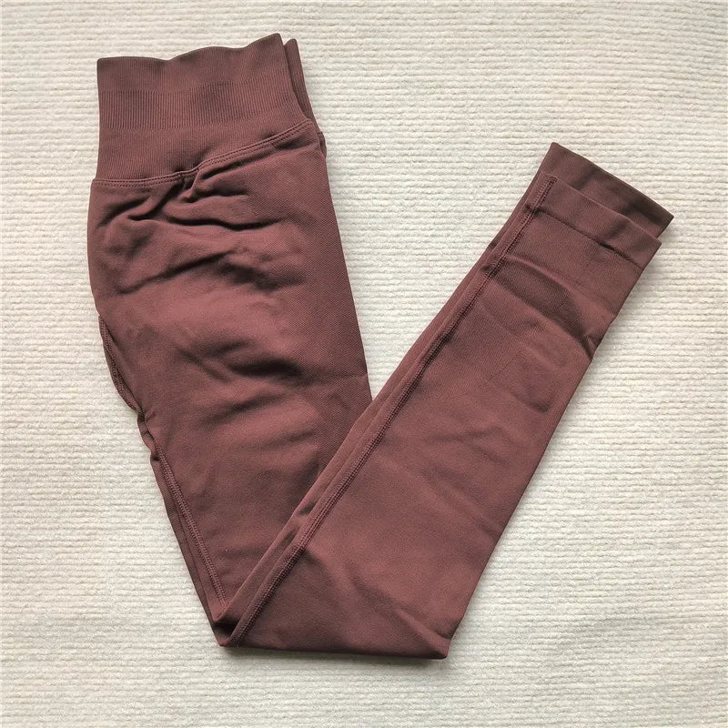 KiKis Women Scrunch Butt Seamless Leggings in brown with high waistband and soft fabric