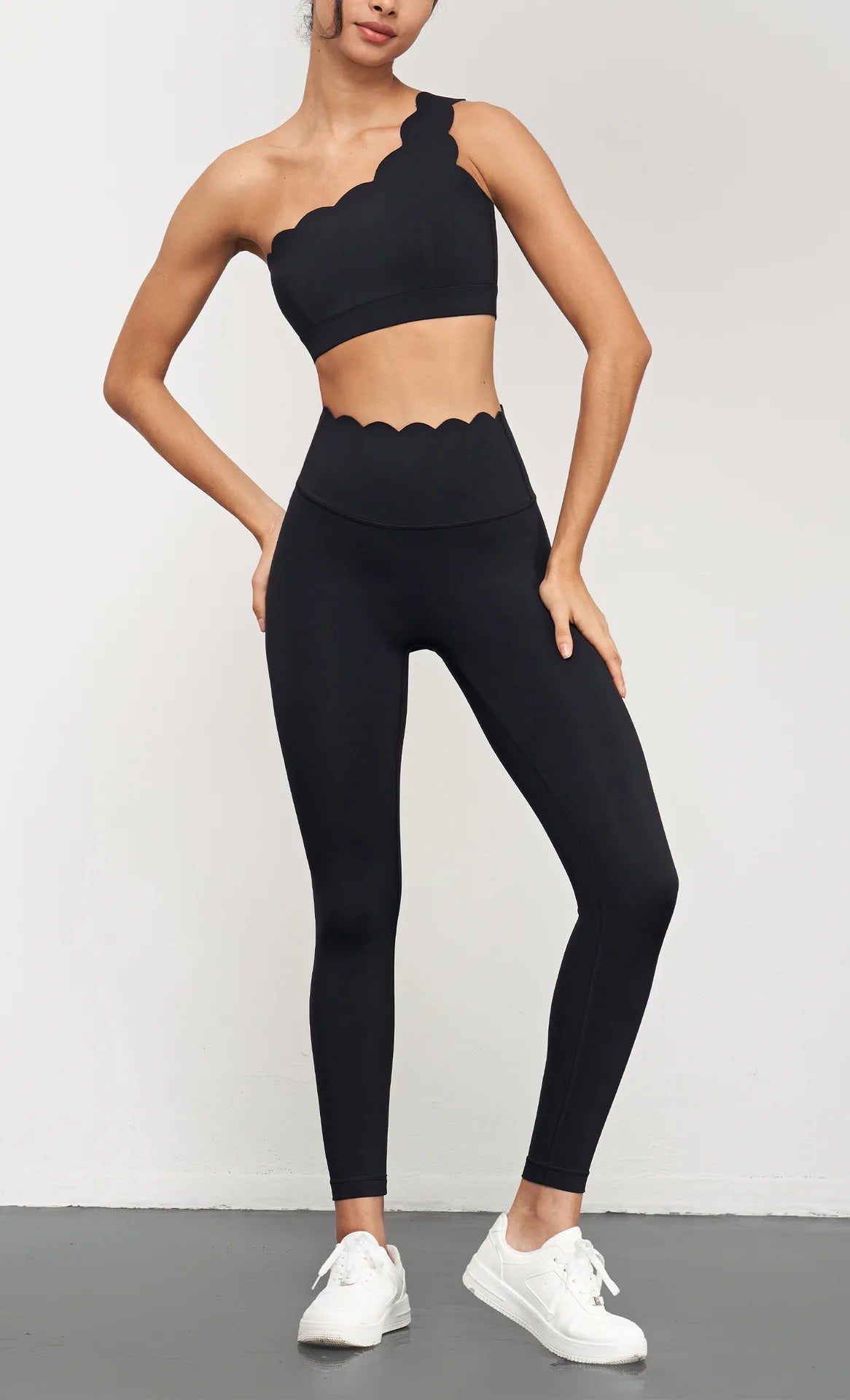 KiKis Women Seamless Lotus Arc Yoga Pants in black high-waisted comfortable fit