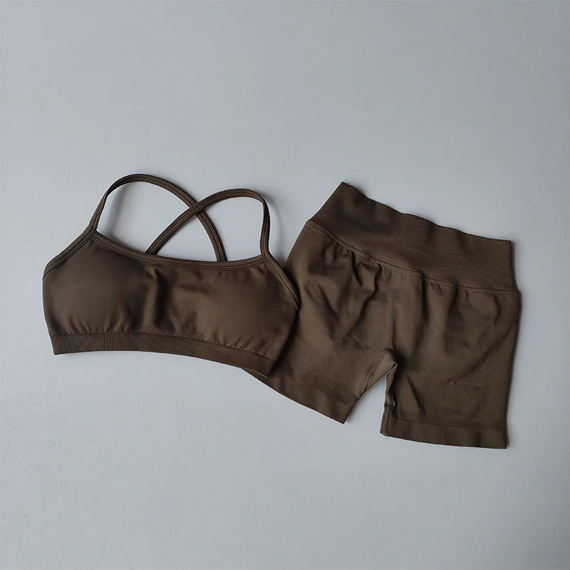 KiKis seamless yoga suit for women in brown with sports bra and high-waisted shorts