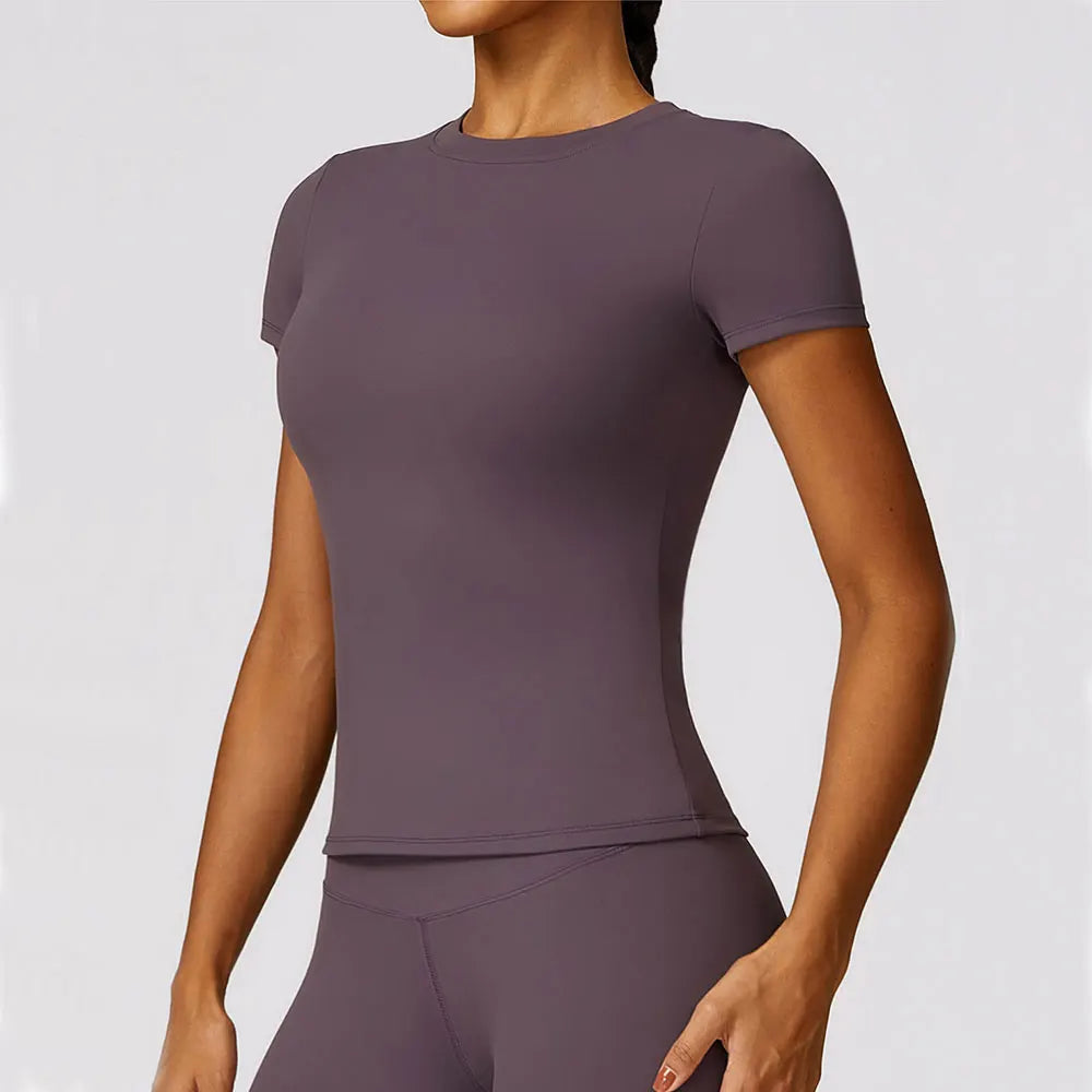 KiKis seamless yoga top for women in dark mauve with short sleeves and fitted design