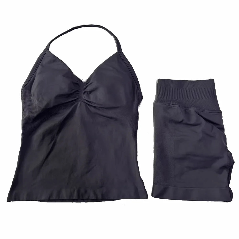 KiKis seamless fitness yoga set for women in black with halter top and high-waisted shorts