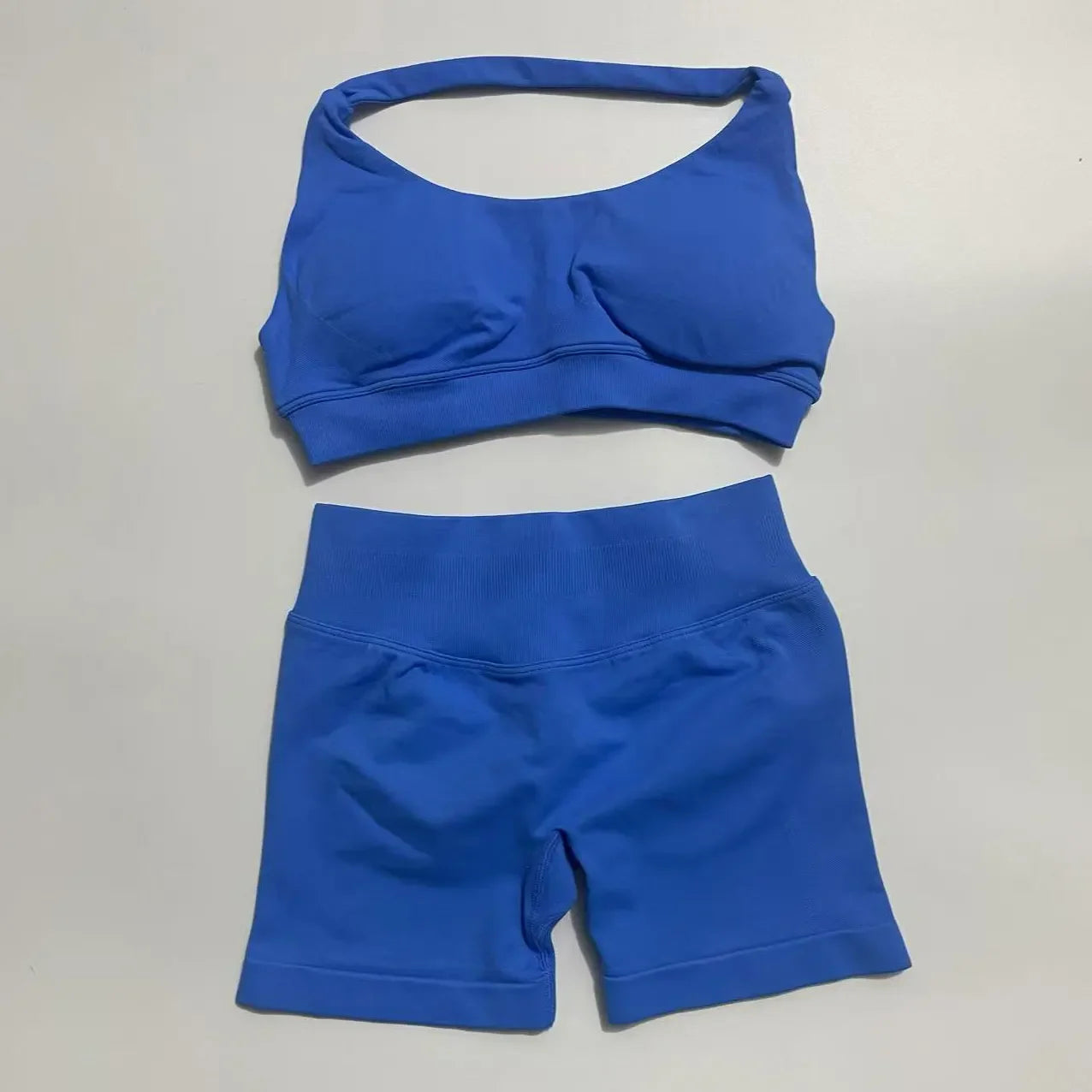 KiKis seamless fitness yoga set for women in blue with crop top and high-waisted shorts