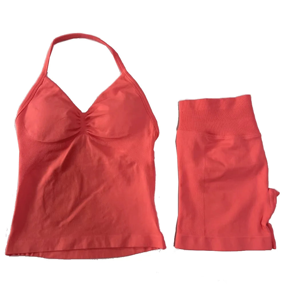 KiKis seamless fitness yoga set for women in coral with halter top and high-waisted shorts