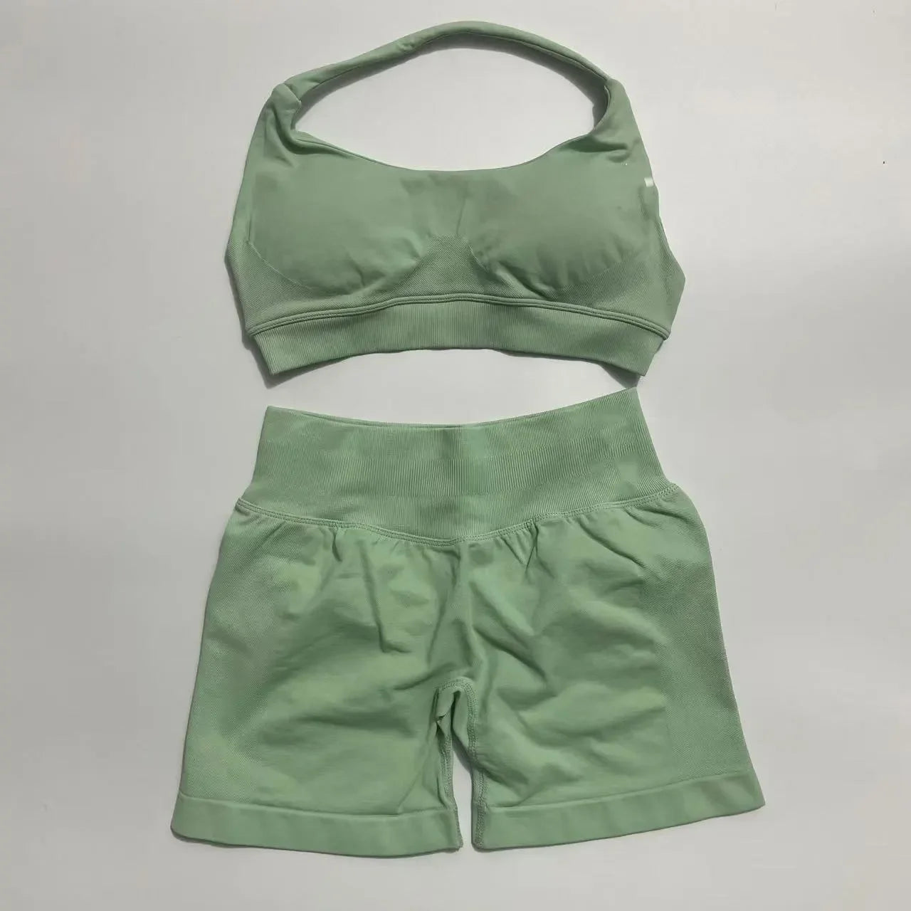 KiKis seamless fitness yoga set for women in light green with sports bra and high-waisted shorts