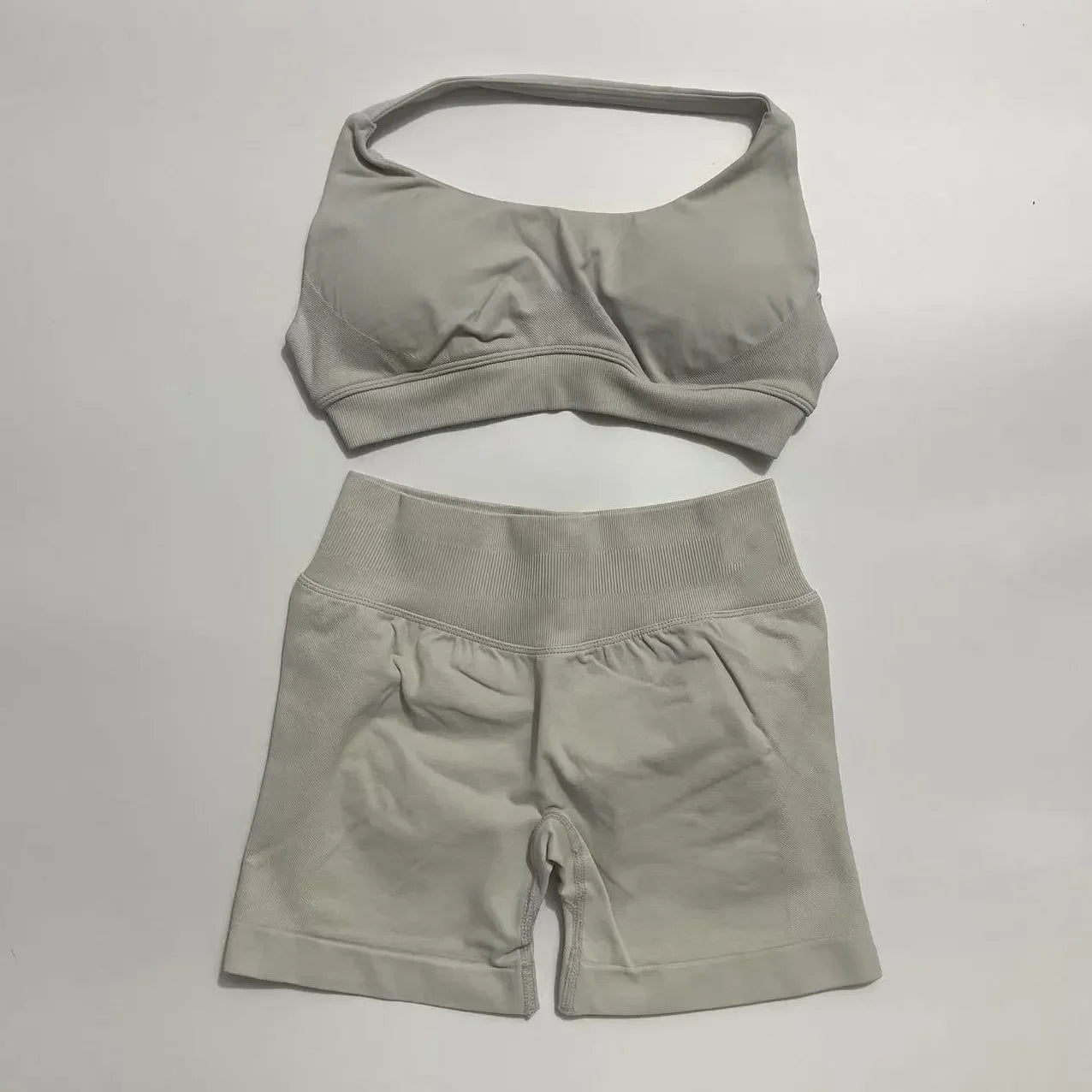 KiKis seamless fitness yoga set for women in light beige with sports bra and high-waisted shorts