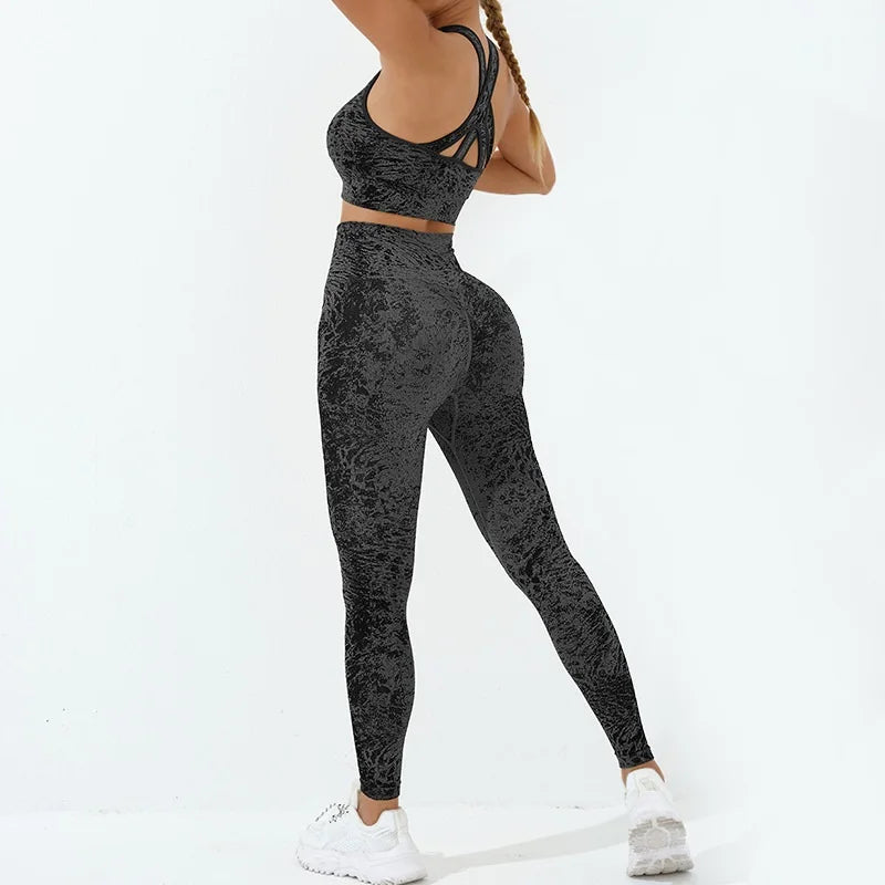 KiKis women's seamless yoga set in black textured design with high-waisted leggings and strappy sports bra