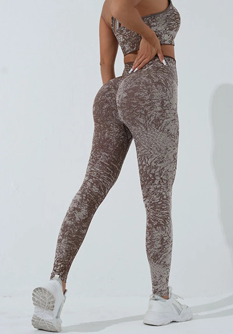 KiKis women's seamless yoga set in brown textured fabric with matching sports bra and leggings